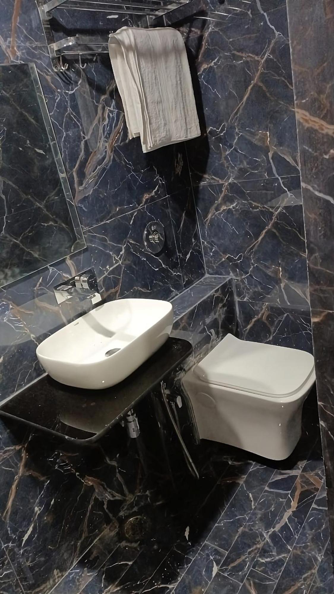 Hotel Shree Radha Krishna 瓦拉纳西 外观 照片