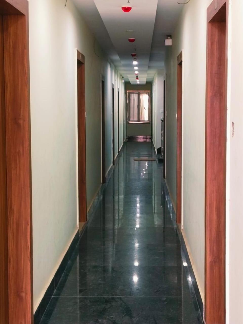 Hotel Shree Radha Krishna 瓦拉纳西 外观 照片