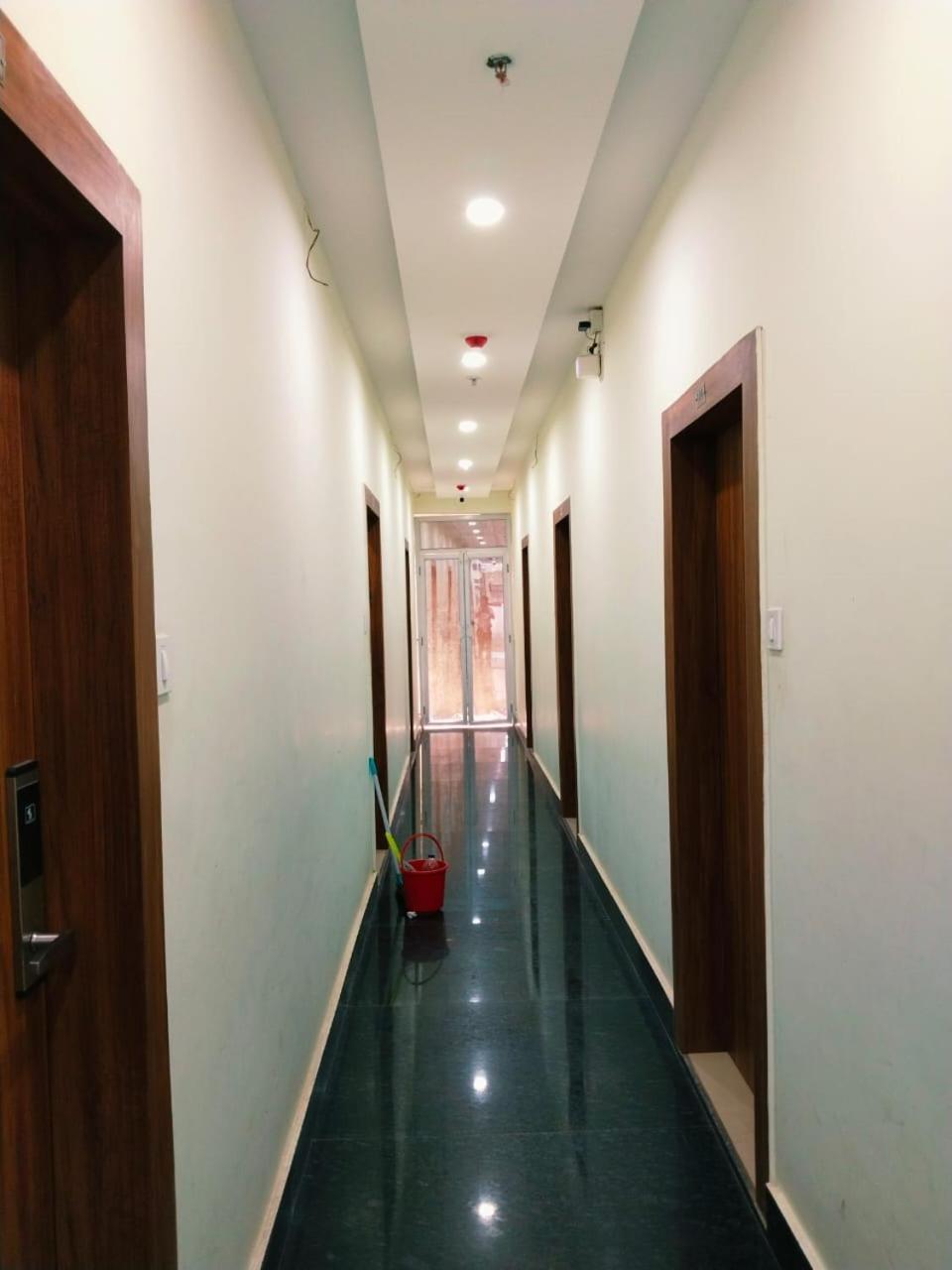 Hotel Shree Radha Krishna 瓦拉纳西 外观 照片